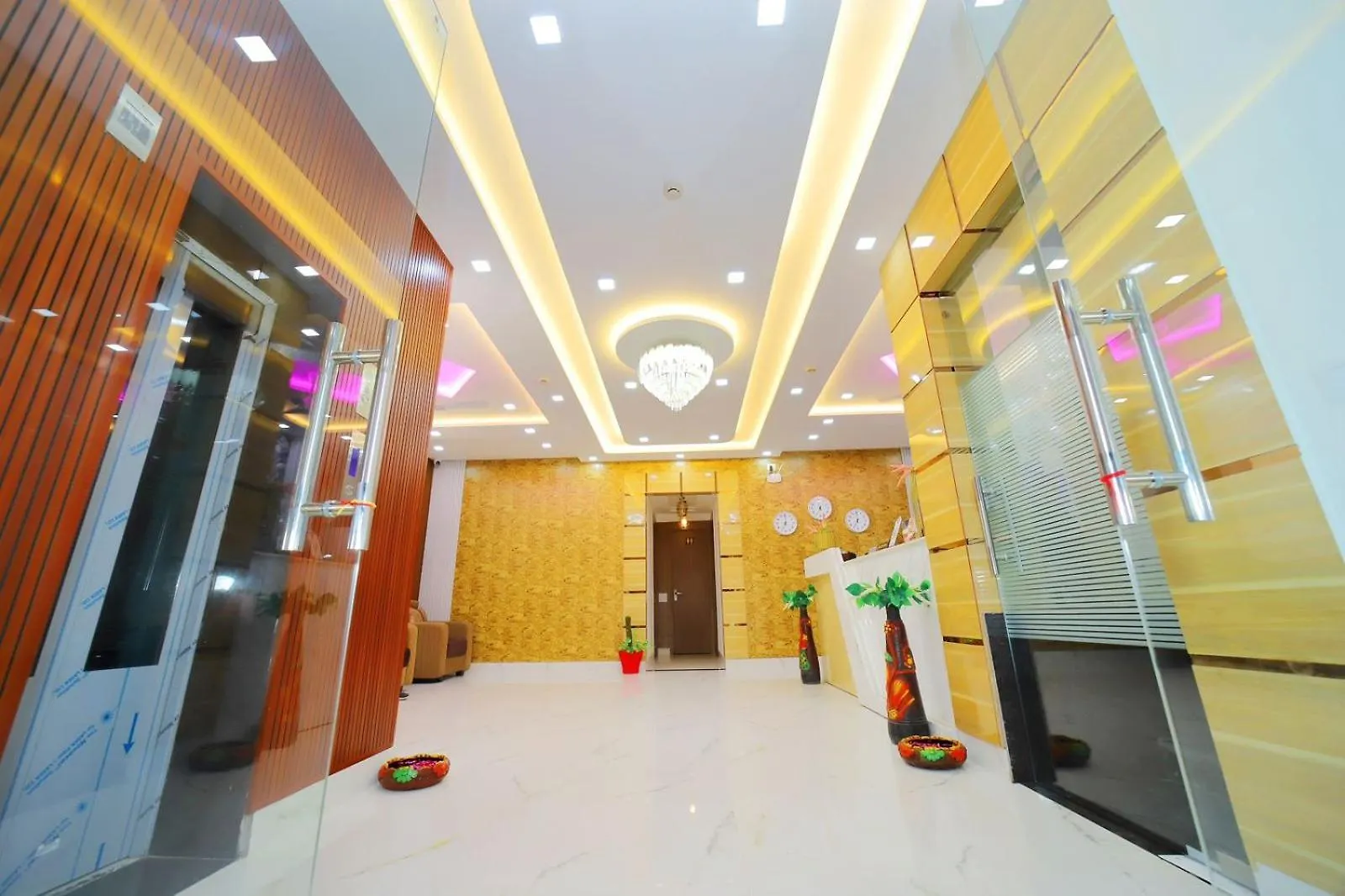 Hotel Smr Palace Agra - Near Taj Mahal